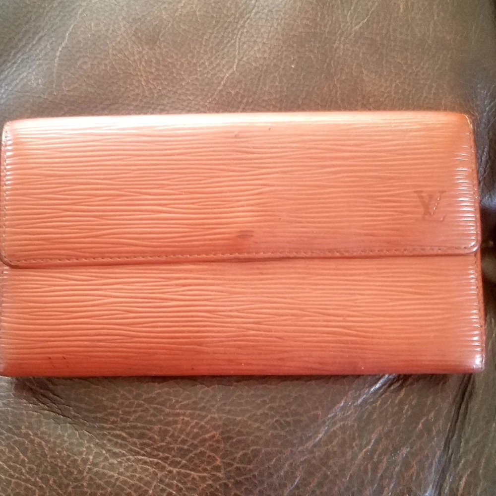 100% Authentic Louis Vuitton Epi Leather